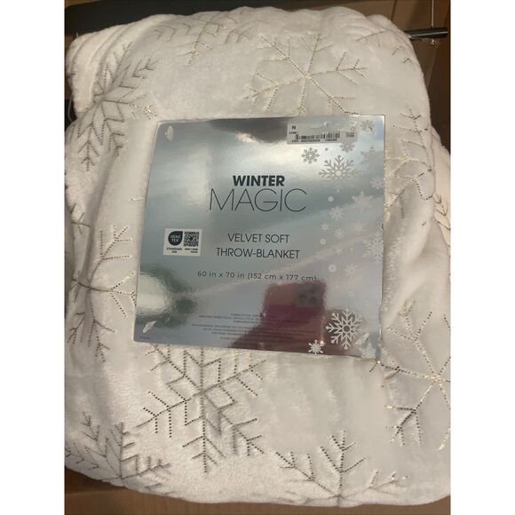 Luxurious Velvet Soft Throw Blanket 60 x 70 NEW - Picture 7 of 10